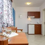 Asterias Aparthotel 3*