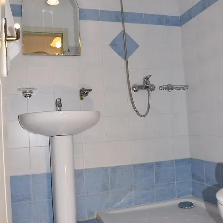 Ξενοδοχείο με διαμερίσματα Asterias Αγία Άννα