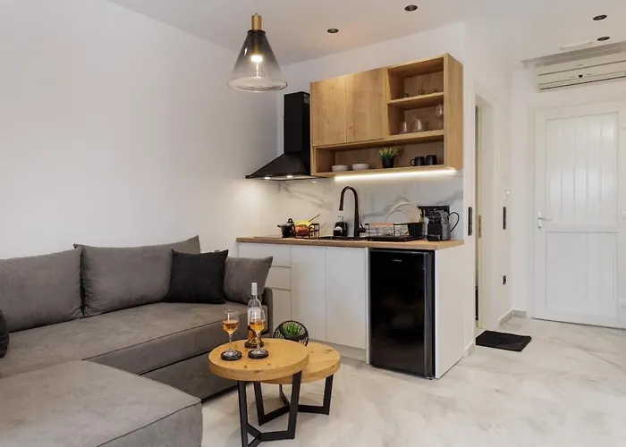 Asterias Αγία Άννα